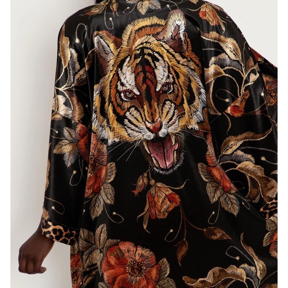 Blackmilk Other - NWT Blackmilk Velvet Tiger Lady Robe L